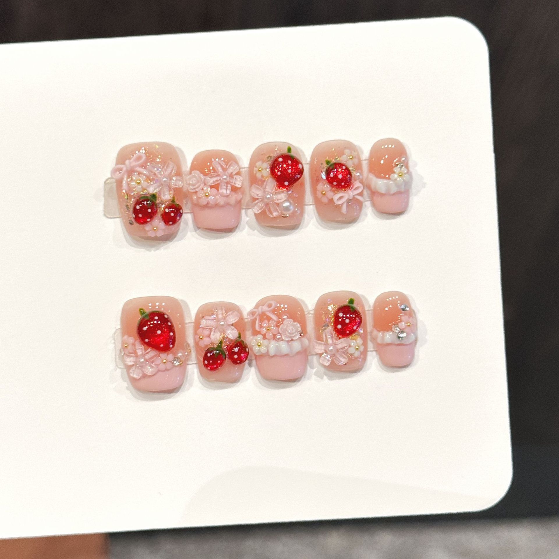 10 stuks schattige rode aardbe - Resin Art Flowers recensie en prijs